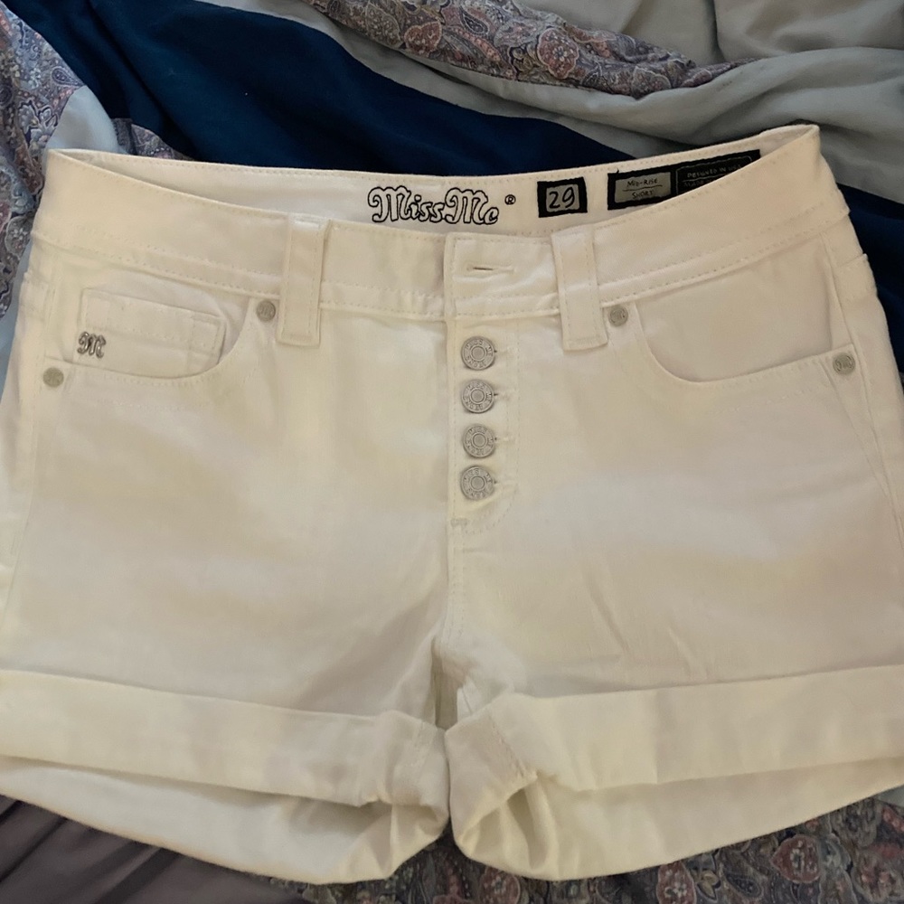 White Miss Me size 29 Jean shorts